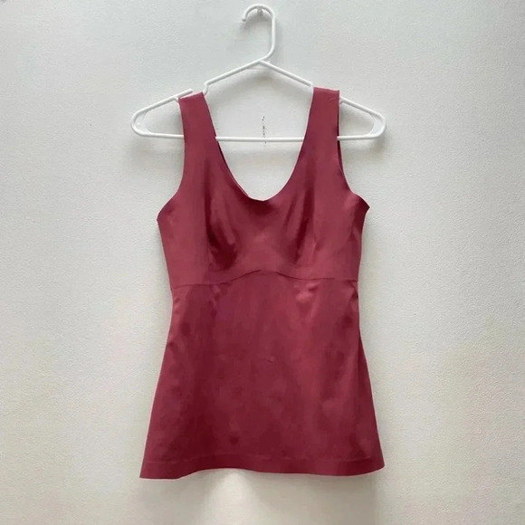 KNIX - LuxeLift Tank in Merlot - Picture 3 of 7